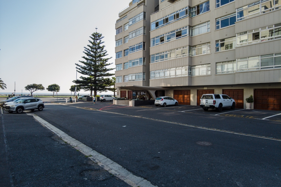 2 Bedroom Property for Sale in Sea Point Western Cape